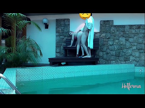 ❤️ Boss invitéiert Déngschtmeedchen an de Pool, mee konnt net engem waarm widderstoen ❌ Porno bei eis ❌️❤