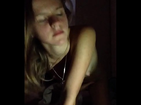 ❤️ E Meedchen masturbéiert a kummt ❌ Porno bei eis ❌️❤
